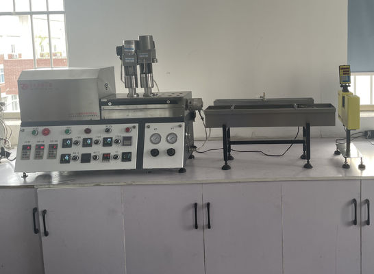 0.75KW Laboratorium Kontrol PLC Laboratorium Twin Screw Extruder 250mm Panjang Ulir Sekrup